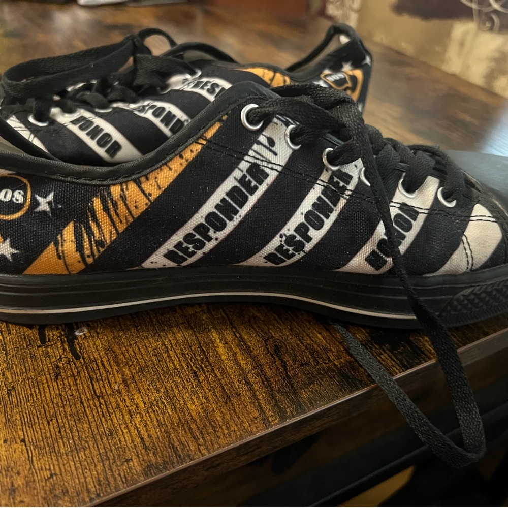 Women’s thin gold line dispatcher shoes